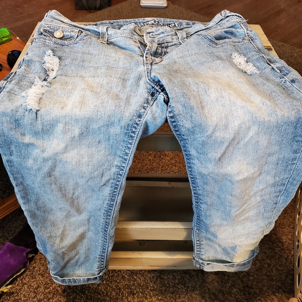 Capri light wash jeans